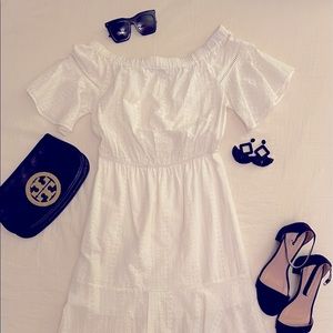White Off the shoulder dress - Size L